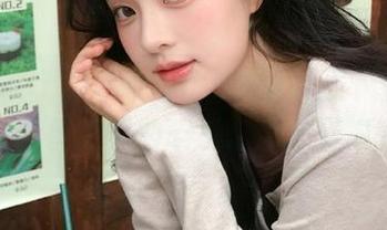 www.17@苹果版下载，为你带来新鲜热辣的吃瓜报道，尽情享受！